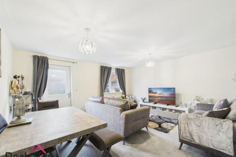 LIVING ROOM / DINNING AREA