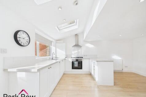 KITCHEN/ DINING AREA
