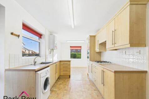 OPEN PLAN KITCHEN/DINING ROOM