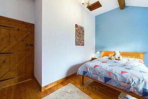 CAM03999G0-PR0039-STILL013.jpg