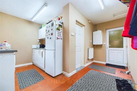 CAM04884G0-PR0021-STILL037.jpg