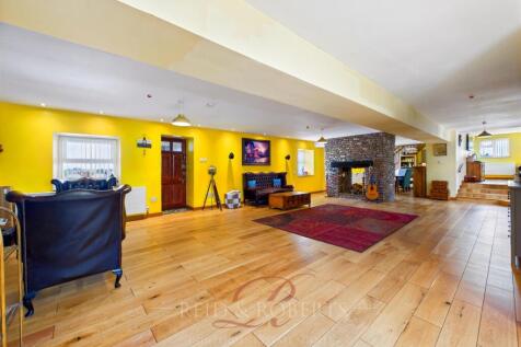 CAM04884G0-PR0063-STILL013.jpg