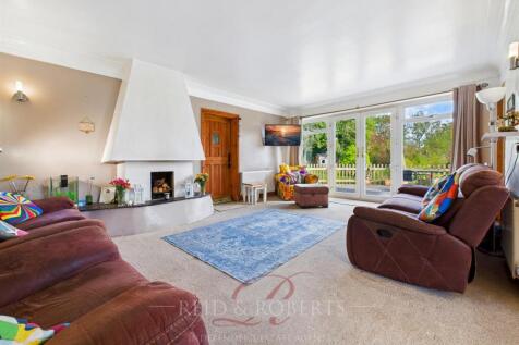 STILL029-LIVINGROOM.jpg