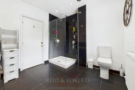 STILL010-BATHROOM.jpg
