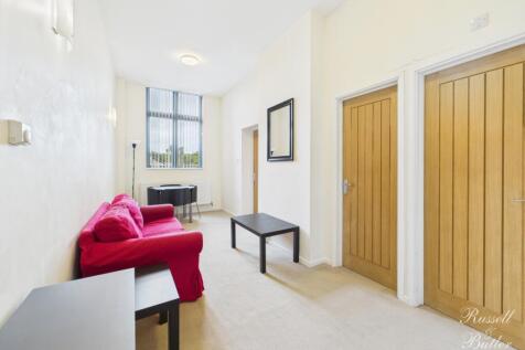 CAM02127G0-PR0347-STILL009