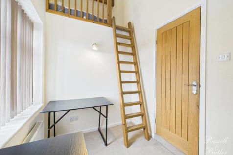 CAM02127G0-PR0347-STILL001