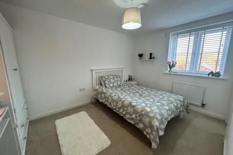 Bed 2 Tollgate