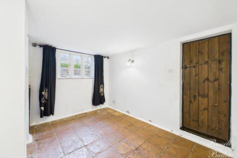 CAM02127G0-PR0339-STILL013