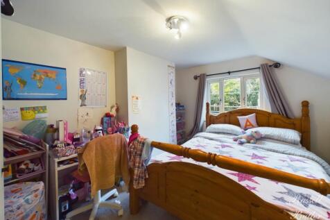 CAM02127G0-PR0254-STILL027