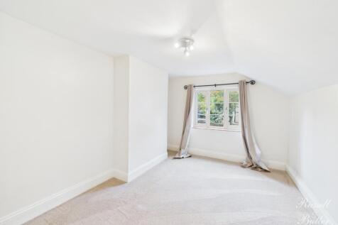 CAM02127G0-PR0339-STILL024