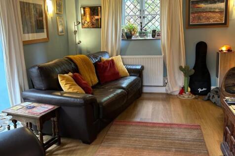 L10a West St - Living room 1