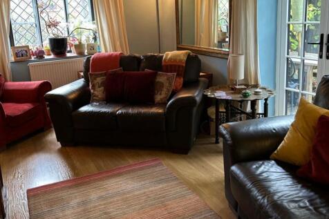 L10a West St - Living room 2