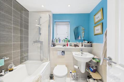 CAM02127G0-PR0296-STILL018