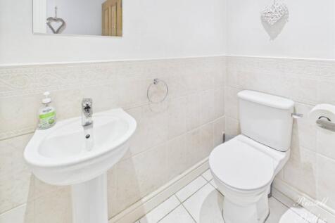 CAM02127G0-PR0330-STILL005