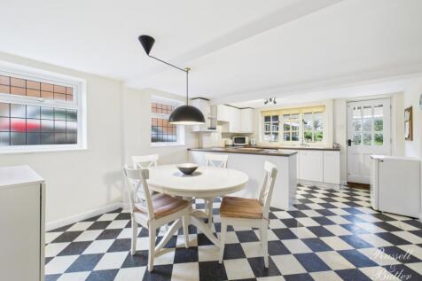 CAM02127G0-PR0370-STILL008