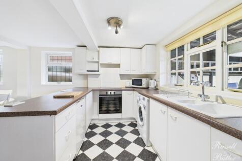 CAM02127G0-PR0370-STILL004