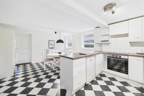 CAM02127G0-PR0370-STILL006