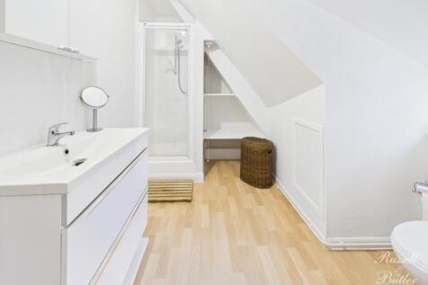 CAM02127G0-PR0370-STILL010