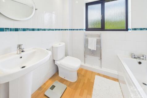 CAM02127G0-PR0314-STILL028