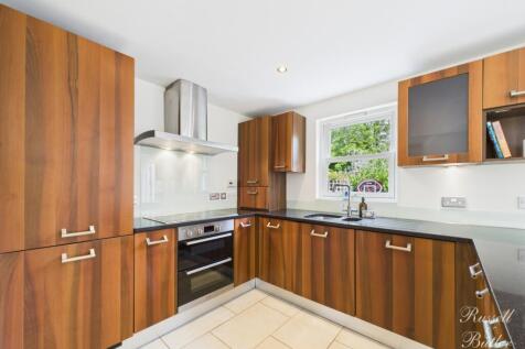 CAM01995G0-PR0372-STILL022