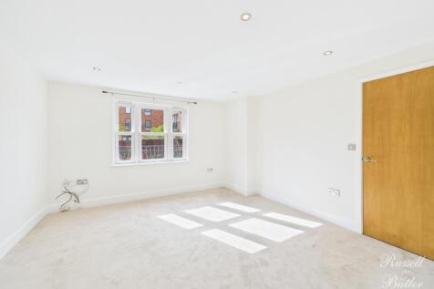 CAM01995G0-PR0372-STILL016