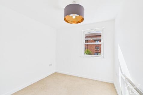 CAM01995G0-PR0372-STILL007