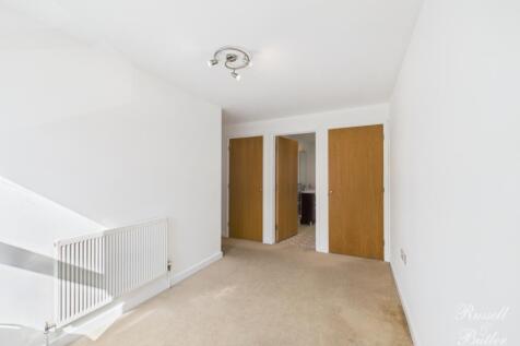 CAM01995G0-PR0372-STILL011