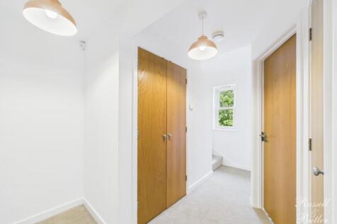 CAM01995G0-PR0372-STILL005