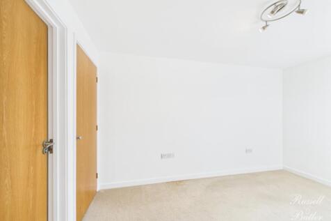 CAM01995G0-PR0372-STILL012