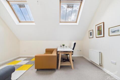 CAM01995G0-PR0375-STILL010