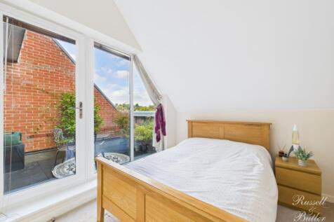 CAM01995G0-PR0375-STILL018