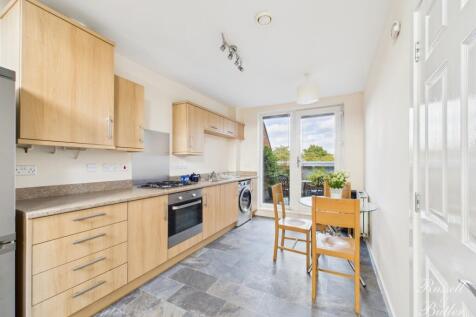 CAM01995G0-PR0375-STILL011