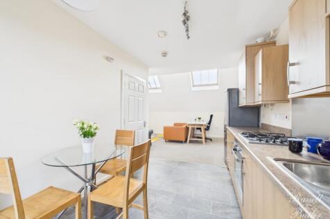 CAM01995G0-PR0375-STILL014