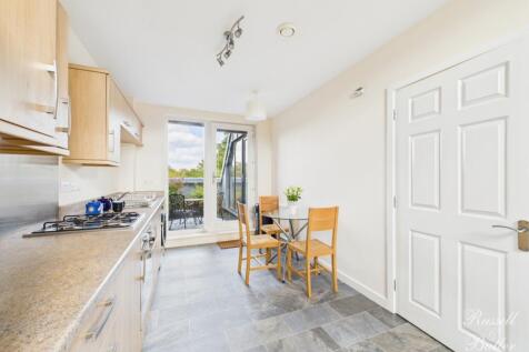 CAM01995G0-PR0375-STILL012