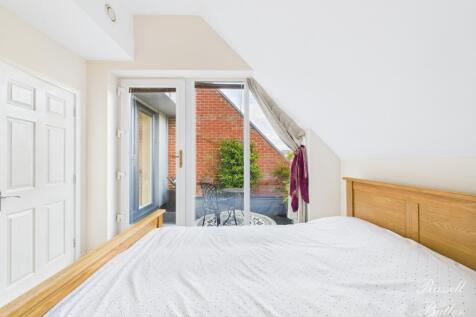 CAM01995G0-PR0375-STILL019