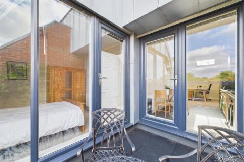 CAM01995G0-PR0375-STILL004