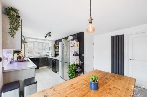 CAM01995G0-PR0374-STILL011