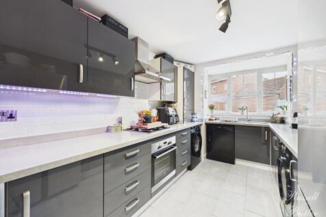 CAM01995G0-PR0374-STILL005