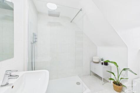 CAM01995G0-PR0374-STILL022