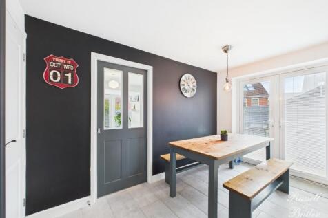 CAM01995G0-PR0374-STILL008