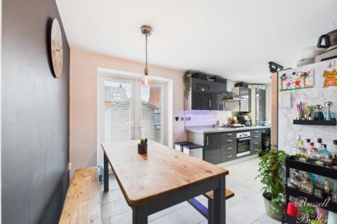 CAM01995G0-PR0374-STILL009