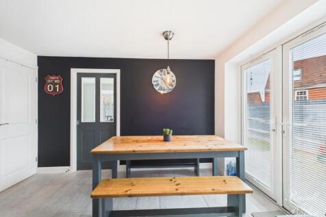 CAM01995G0-PR0374-STILL010