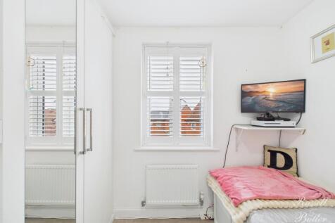 CAM01995G0-PR0374-STILL014