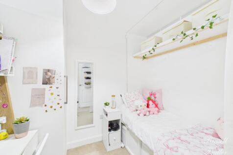 CAM01995G0-PR0374-STILL018