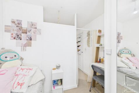 CAM01995G0-PR0374-STILL015