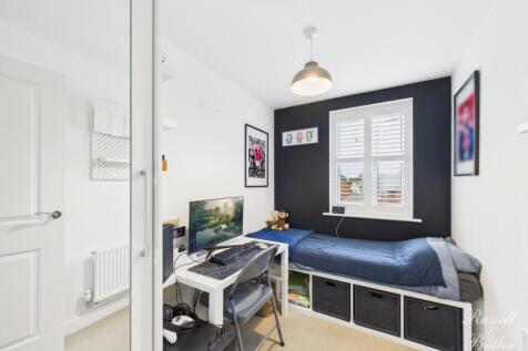 CAM01995G0-PR0374-STILL012