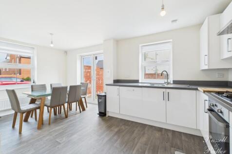 CAM02127G0-PR0345-STILL004