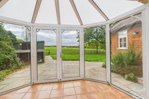 CAM02127G0-PR0350-STILL016