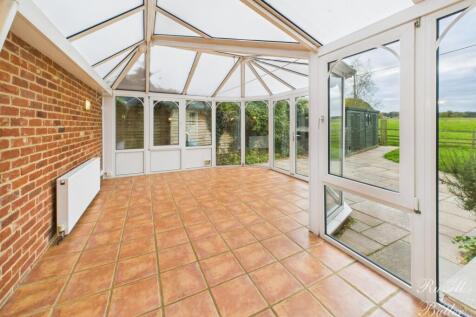 CAM02127G0-PR0350-STILL018