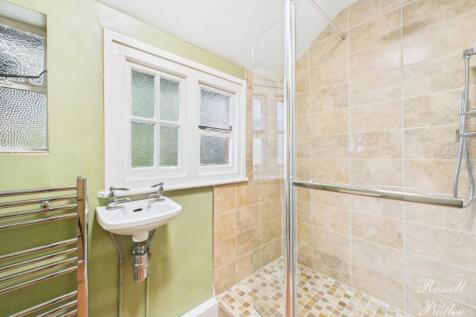 CAM02127G0-PR0350-STILL024